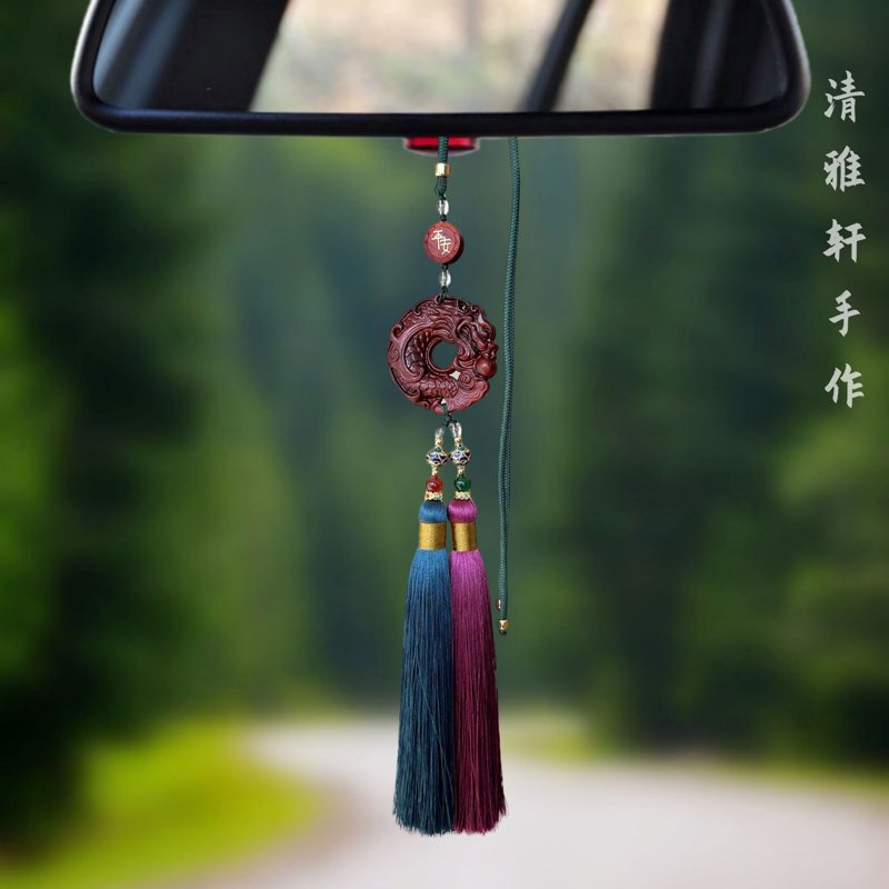 汽车挂件：装饰您的爱车新方式